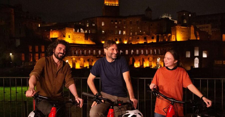 Rome: Cannondale E-Bike Evening Tour with Optional Dinner - Cannondale e-bikes, helmets, and staying safe in narrow streets