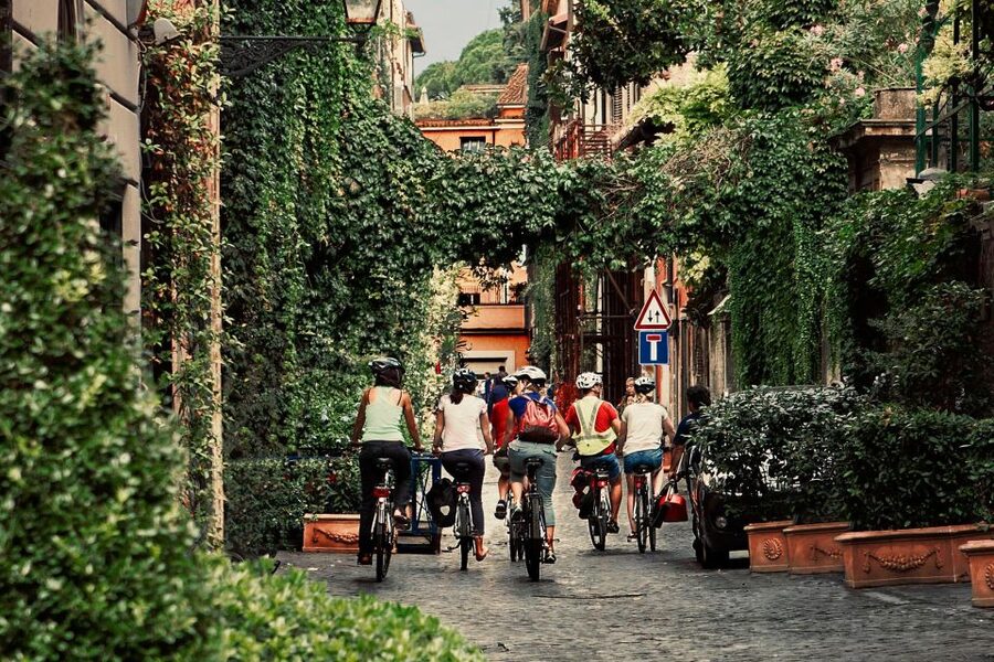 Rome: Cannondale E-Bike Tour of Top Landmarks & More - Guides Matter: How Clear Directions and Humor Improve Everything