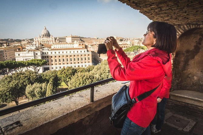 Rome: Castel Sant'Angelo Entry Ticket & Express Panoramic Tour - Guides, headsets, and why the group size matters