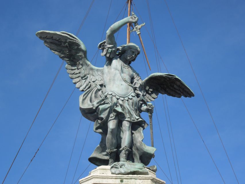 Rome: Castel Sant'Angelo Skip the Line Private Tour - Entering Hadrian’s tomb: where the castle begins