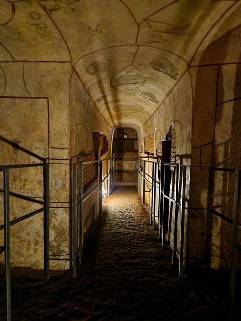 Rome: Catacombs Express ENGLISH Guided Tour - SKIP THE LINE - Basilica and tombs above the martyrs: Nereus and Achilleo