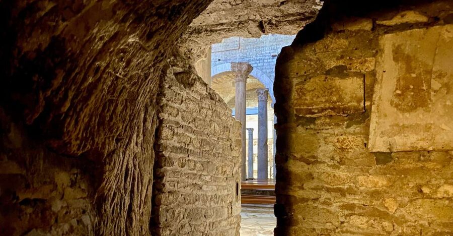 Rome: Catacombs & St Clement's Underground Semi-Private Tour - Basilica di San Clemente al Laterano: walking through three layers of Rome
