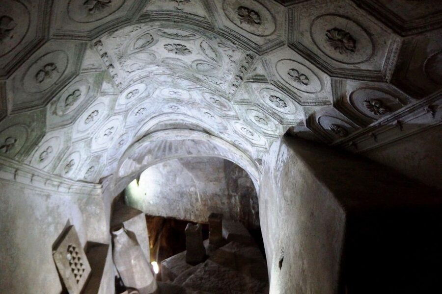 Rome: Catacombs Underground Tour, Ticket, and Transfer - Inside the catacombs: frescoes, inscriptions, niches, and chapels