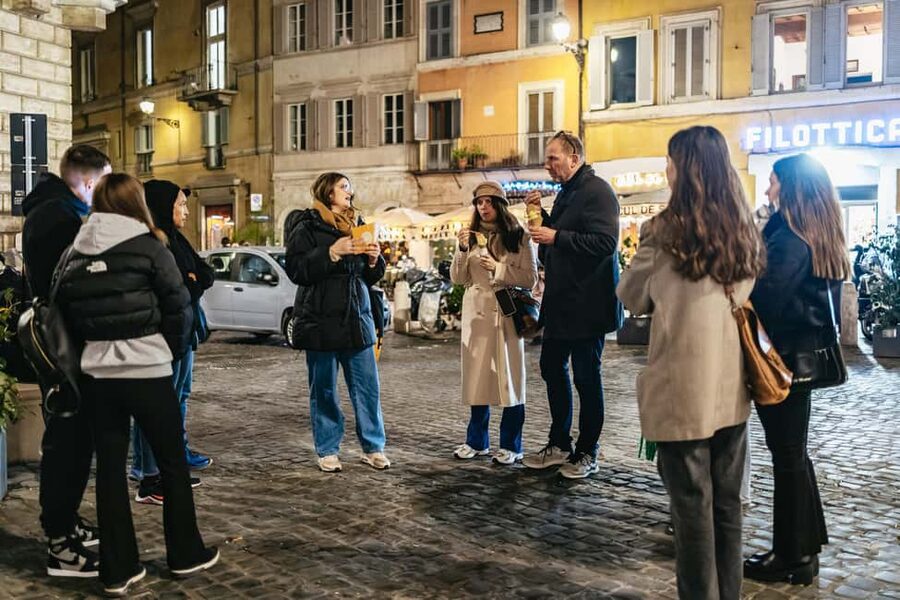 Rome: City Highlights Moonlight Walking Tour - Why a moonlight walk is one of the smartest Rome plans