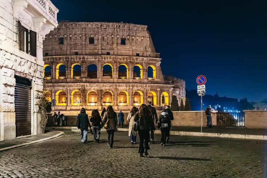 Rome: City Highlights Moonlight Walking Tour - The Pantheon stop: best-preserved Roman engineering, explained in plain language