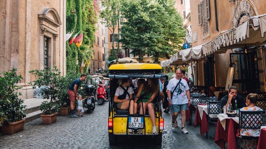 Rome: City Highlights Tour by Electric Golf Cart - Where you meet and how the first minutes feel near the Pantheon