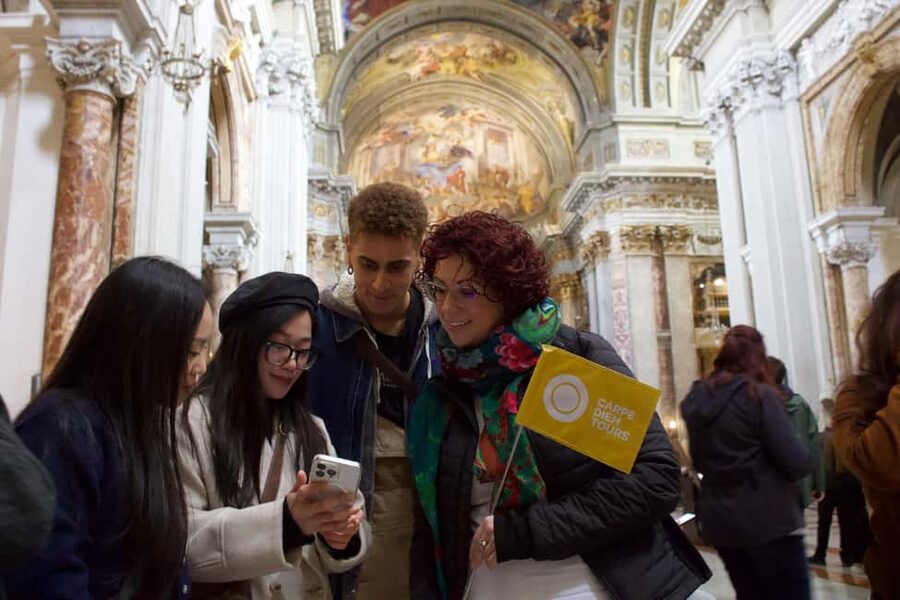 Rome: City Walking Tour in English or Spanish - Trevi Fountain: the “everybody knows it” stop, handled at a human pace