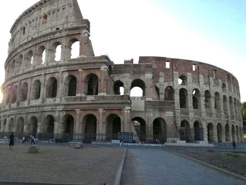 Rome: Colosseum and Palatine Hill Guided Walking Tour - Meeting point by Ludus Magnus: get your bearings fast
