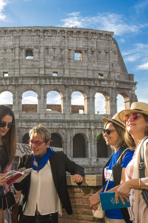 Rome: Colosseum Experience with Host and Audio Guide - Palatine Hill finish: climb for views, then wander the elite spaces