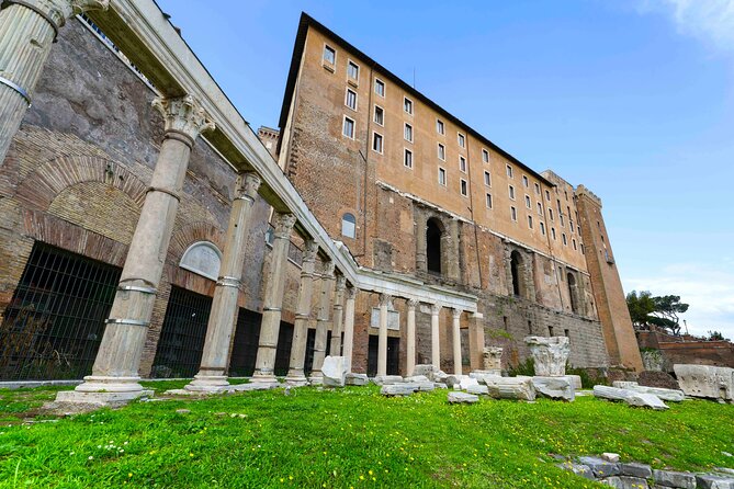 Rome: Colosseum, Forum, and Palatine Hill 3 hr Tour - Roman Forum ruins and the Arch of Titus stop you should not skip