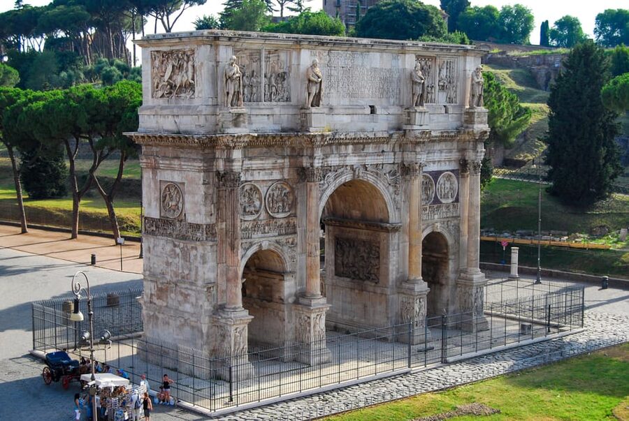 Rome: Colosseum & Forum Experience with Free Audio Guide App - Entering the Colosseum Fast, Then Using the Audio Guide Right