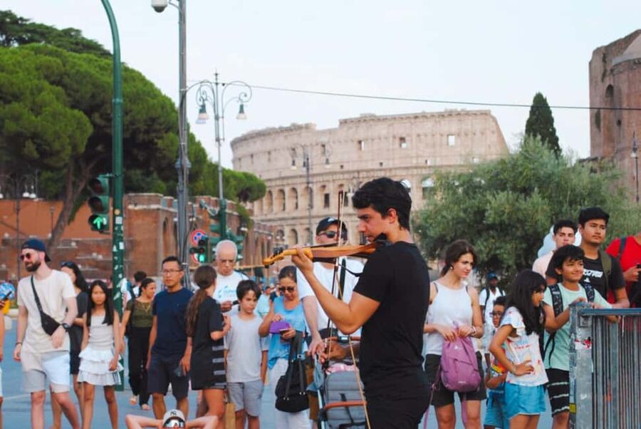Rome: Colosseum, Forum & Palatine Hosted Entry Experience - Meeting the host and getting through security without the panic