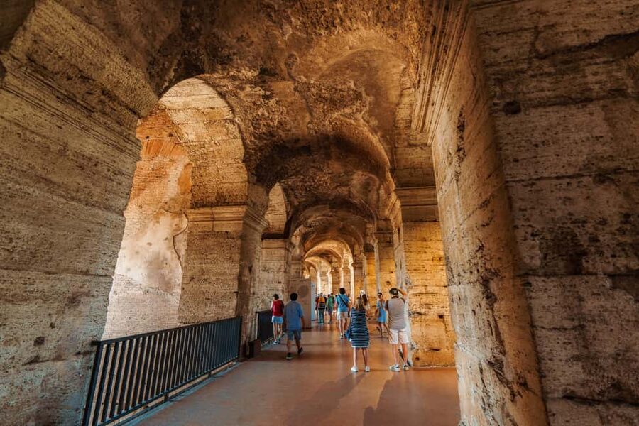 Rome: Colosseum, Palatine Hill, and Forum Guided Experience - Palatine Hill and the Roman Forum at Twilight: Reading Ruins Like a City
