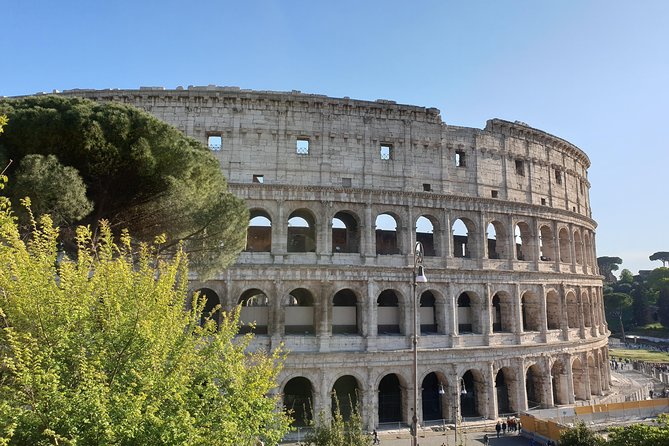 Rome: Colosseum, Palatine Hill and Roman Forum Group Tour - Entering the Colosseum: tickets, timing, and how the story starts
