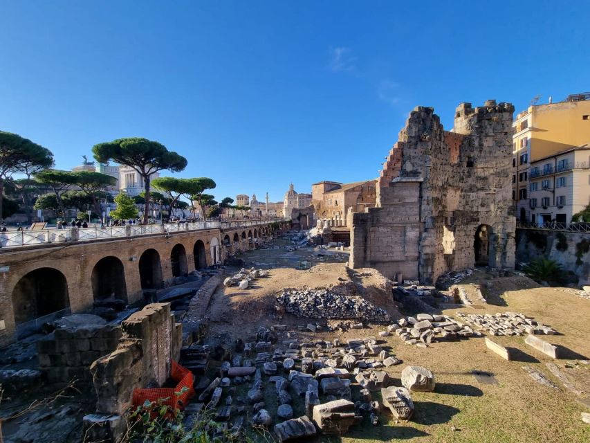 Rome: Colosseum, Palatine Hill and Roman Forum Guider Tour - Entering the Colosseum arena, and understanding what you see