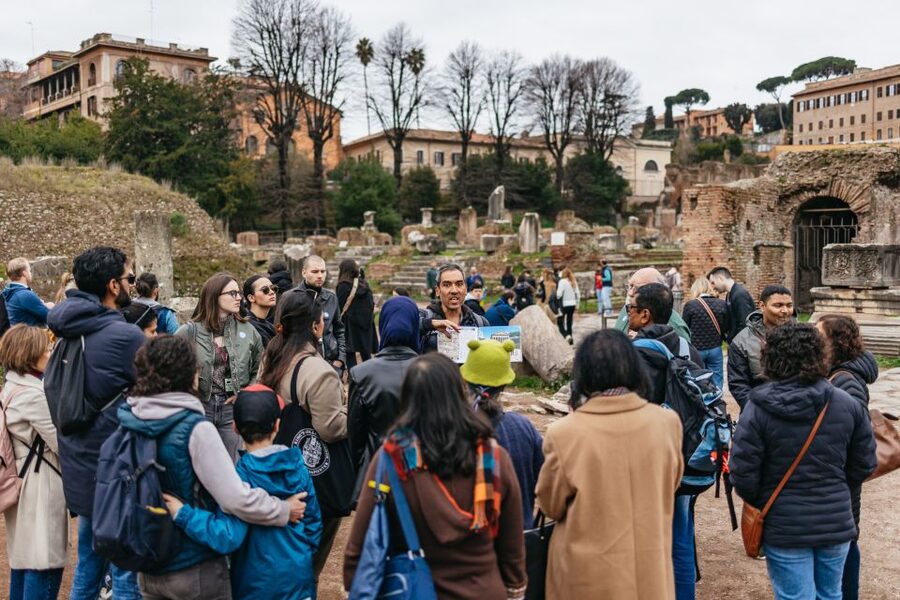 Rome: Colosseum, Palatine Hill & Roman Forum Guided Tour - Palatine Hill: Imperial Palaces and the View of Rule