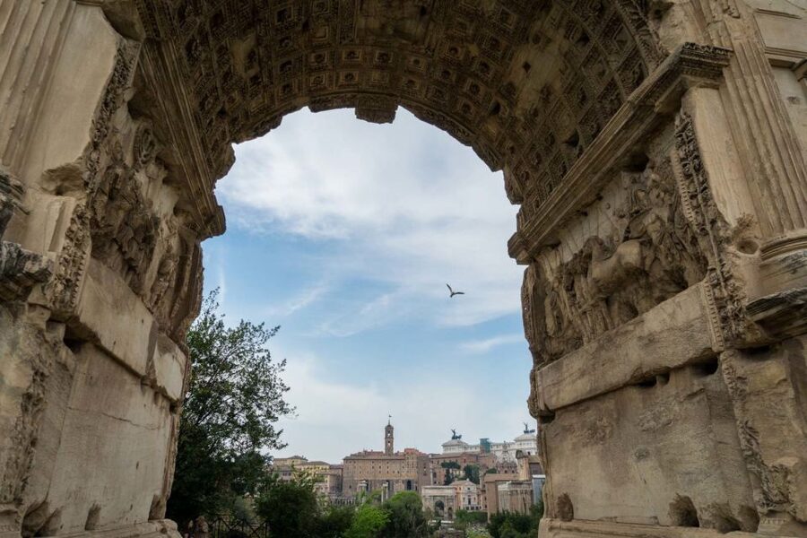 Rome: Colosseum, Roman Forum and Palatine Hill Group Tour - Guided Tour vs Self Audio: Pick Your Pace (Not Just Your Language)