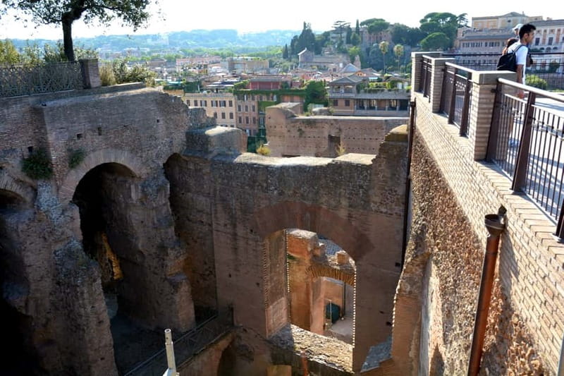 Rome: Colosseum & Roman Forum Guided Tour - Who should book this Colosseum, Roman Forum, Palatine tour?