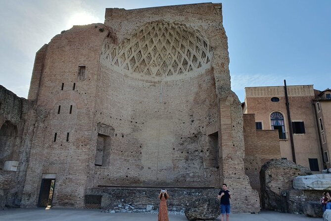 Rome: Colosseum, Roman Forum & Palatine Hill Experience - Time management: 1 to 2 hours with a realistic pace