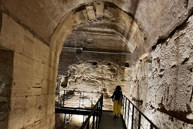 Rome: Colosseum Tour by Night with Arena & Underground - Meeting Point at Piazza del Colosseo: How to Find the Group Fast