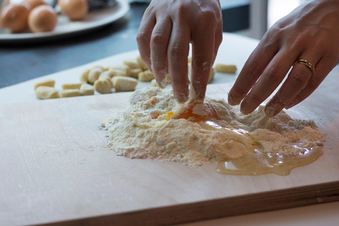 Rome Cooking Class: Gelato and Fettuccine Small Group Experience - Eating What You Make: Cozy Restaurant Time, Included Drinks