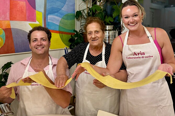Rome : Cooking Class in a Real Roman Home in Trastevere - Starter, wine, and the meal you finish together