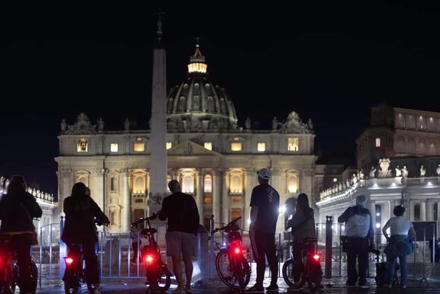 Rome: E-Bike Night Tour with Food and Wine Tasting - Rome by E-bike at Night: the whole point in four hours
