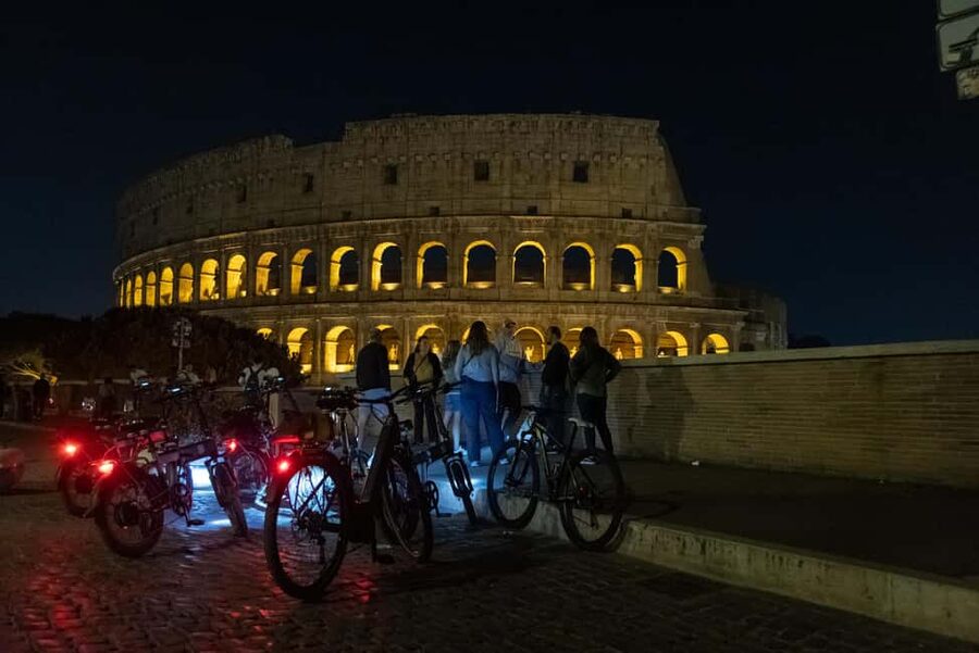 Rome: E-Bike Night Tour with Food and Wine Tasting - Meeting on Via Antonio Rosmini: getting comfortable fast