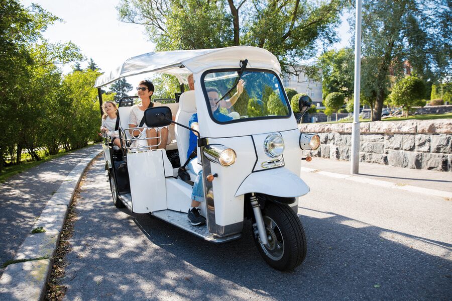 Rome E-Tuk Private Tours - The panoramic loop from Piazza Barberini to Trevi Fountain
