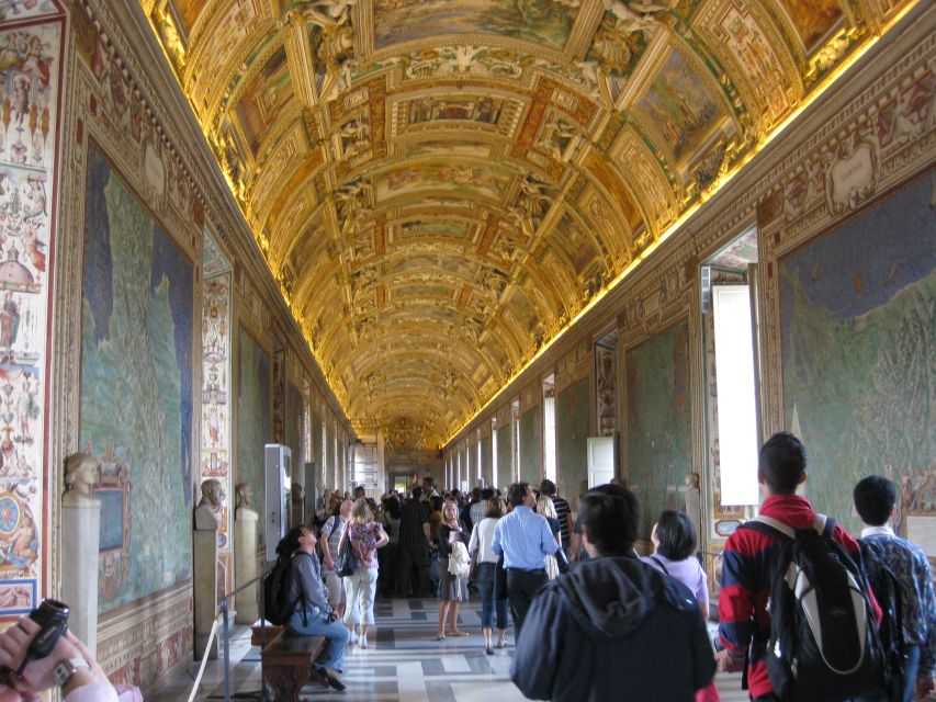 Rome: Early Morning Small-Group Vatican Tour with Pickup - Guides you might get, and why the guide matters here