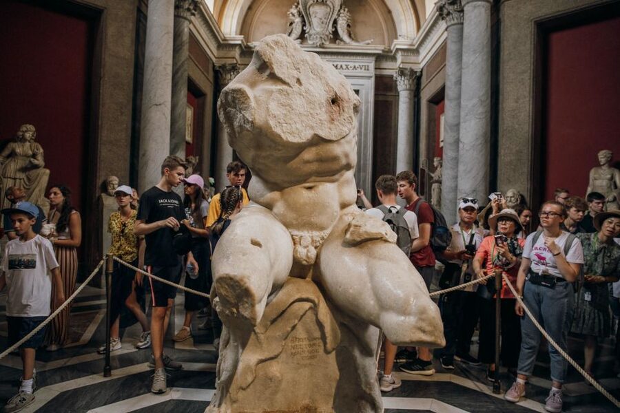 Rome: Early-Morning Vatican Museums and Sistine Chapel Tour - Meeting point, and what to look for (Antico Caffè Candia vs. Touristation)