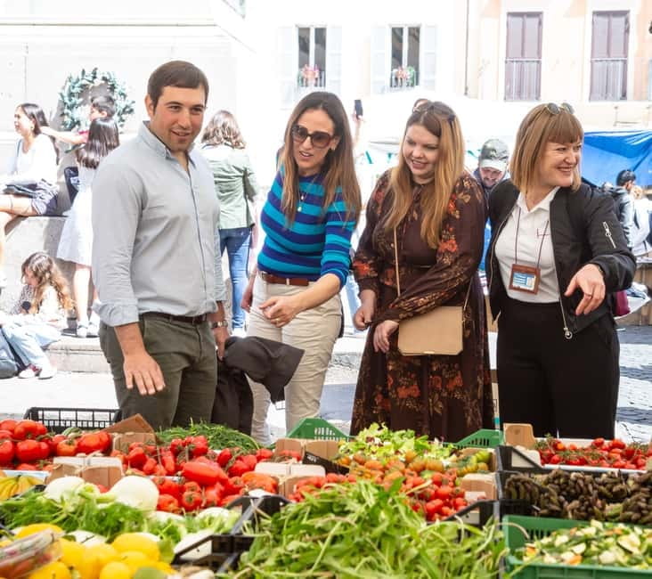 Rome: Eat Like a Roman Ghetto & Campo de' Fiori Food Tour - Gelato finale near the landmarks: Gunther Gelateria moment