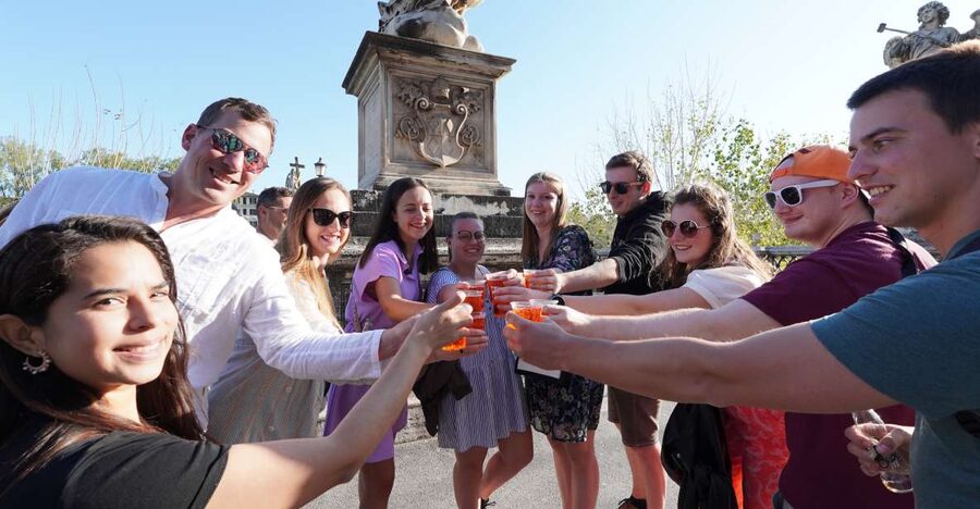 Rome: Evening Walking Tour with Cocktails and Local Guide - An Evening Rome Walk That Trades Speed for Stories