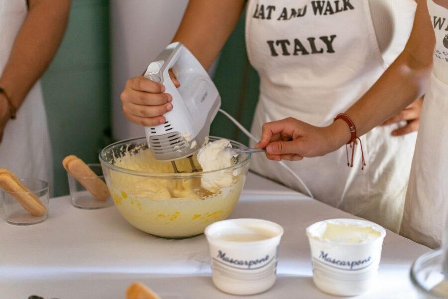 Rome: Fettuccine and Tiramisu Cooking Class with Wine - Starting strong: meeting your chef and choosing your sauce