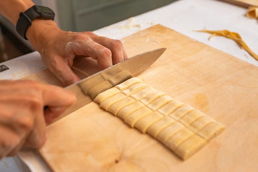 Rome: Fettuccine and Tiramisu Cooking Class with Wine - The sauce-meets-pasta moment and what to pay attention to