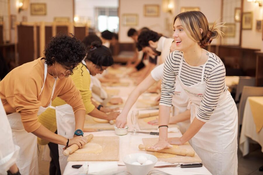 Rome: Fettuccine Pasta Cooking Class in Rome's City Center - Meeting at Ristorante Tucci: easy to find, quick to start