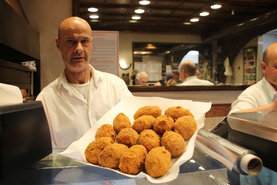 Rome: Food Tour and Wine Tasting in a Traditional Trattoria - Viola: cured ham and cheese pairing that sets up the rest