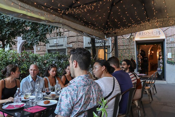 Rome Food Tour & Wine: Trastevere & Campo de' Fiori Like a Local - La Norcineria di Iacozzilli: porchetta and pizza bianca with fresh beer