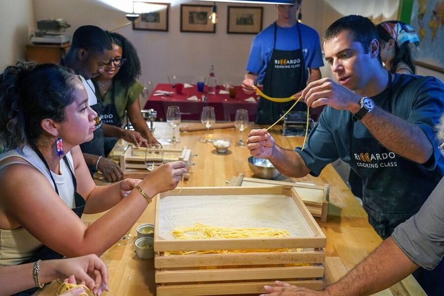 Rome: Fresh Pasta-Making Class with Italian Chef and Wine - Where You Meet in Rome, and What Setting to Expect
