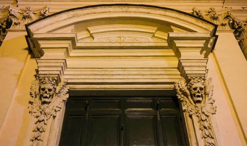 Rome: Ghosts & Bone Crypts Tours: 2 Tours, 1 Discount Ticket - The Dark Centre Walk: Trevi, Pantheon, and Piazza Navona in Quick Bites