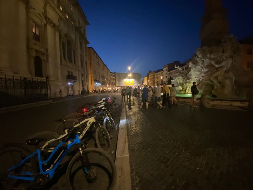 Rome :guided night e-bike tour with typical ice-cream - Via del Corso to Trevi Fountain at night