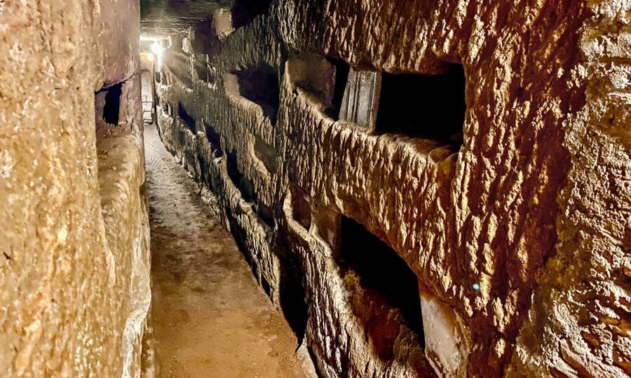 Rome: Guided Roman Catacombs Tour with Transfers - Practical tips so you do not lose time underground