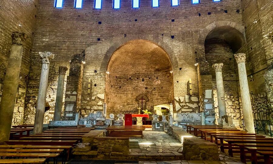 Rome: Guided Roman Catacombs Tour with Transfers - Frescoes of biblical figures, plus the pagan-to-Christian shift