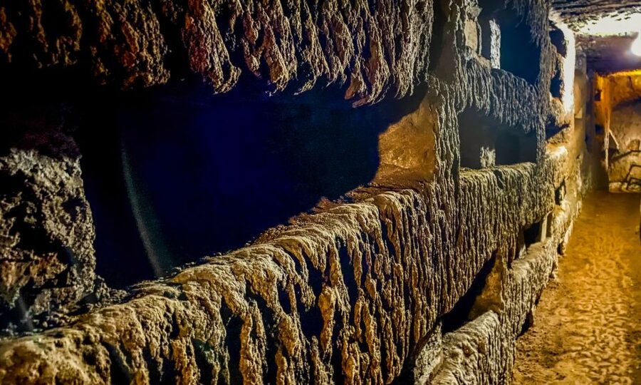 Rome: Guided Roman Catacombs Tour with Transfers - Guides, group size, and why your experience depends on the storytelling