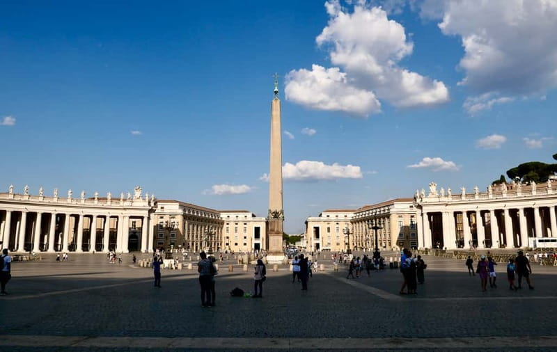 Rome: Guided Tour of St. Peter's Basilica, Grottoes & Square - Down to the Vatican Grottoes: tombs, original walls, and fresco work