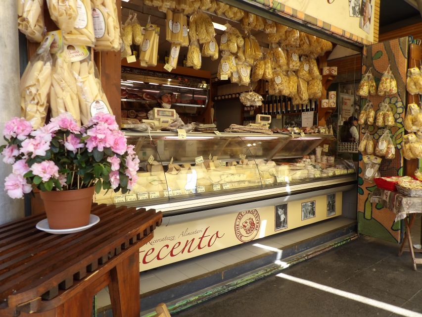 Rome: Guided Walking Tour and River Boat Ride - Trastevere market with Emiliano: where the food tasting becomes the story