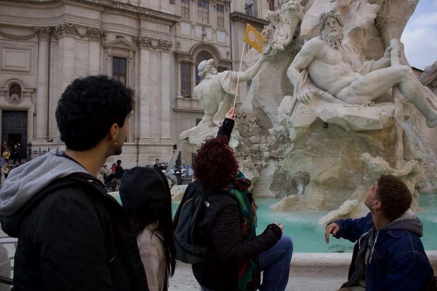 Rome: Guided Walking Tour in English or Spanish - Pace, Listening, and Comfort in a 2-Hour Walk