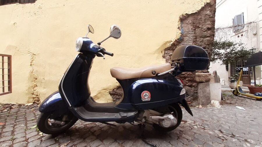 Rome: Half-Day Tour by Vespa with Driver - Ancient Rome from street level: Circus Maximus, Roman Forum, and the Colosseum