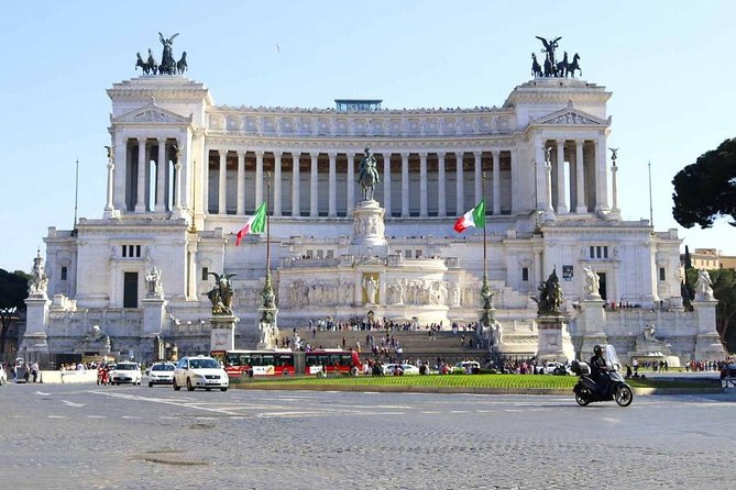 Rome Highlights Private Tour: Fall in Love with the Eternal City - Piazza Venezia and the drive-by lesson for first-time Rome eyes