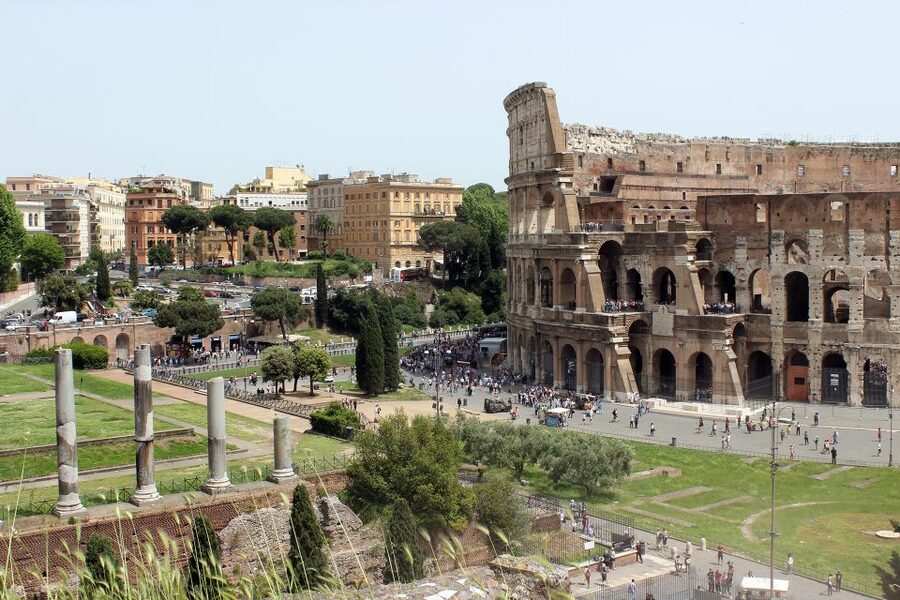 Rome: Hop-On Hop-Off Bus, Roman Forum & Colosseum Tour - Inside the Colosseum: Stories That Put the Scale in Perspective
